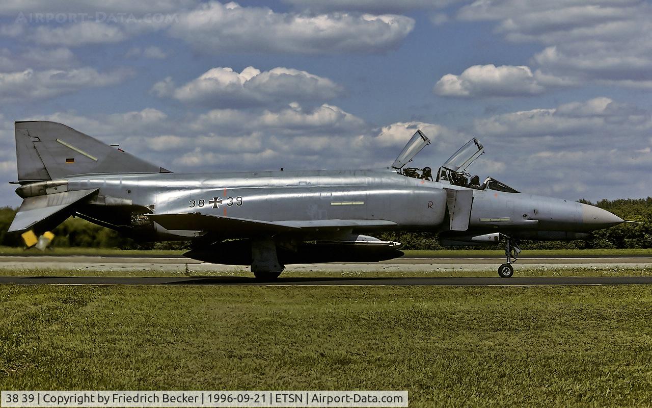 38 39, McDonnell Douglas F-4F Phantom II C/N 4723, taxying to the flightline