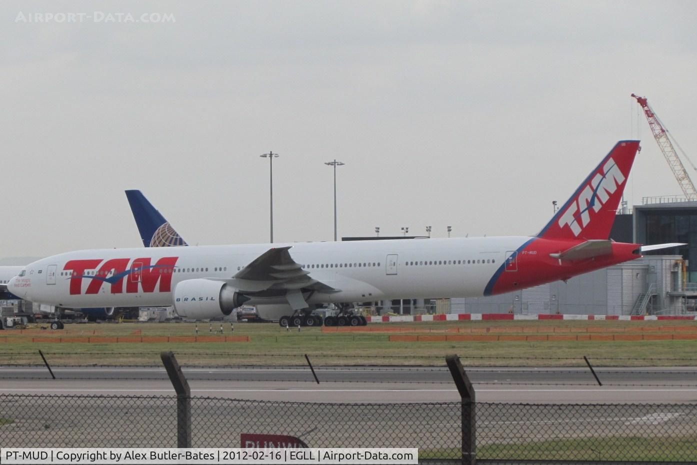 PT-MUD, 2008 Boeing 777-32W/ER C/N 37667, 