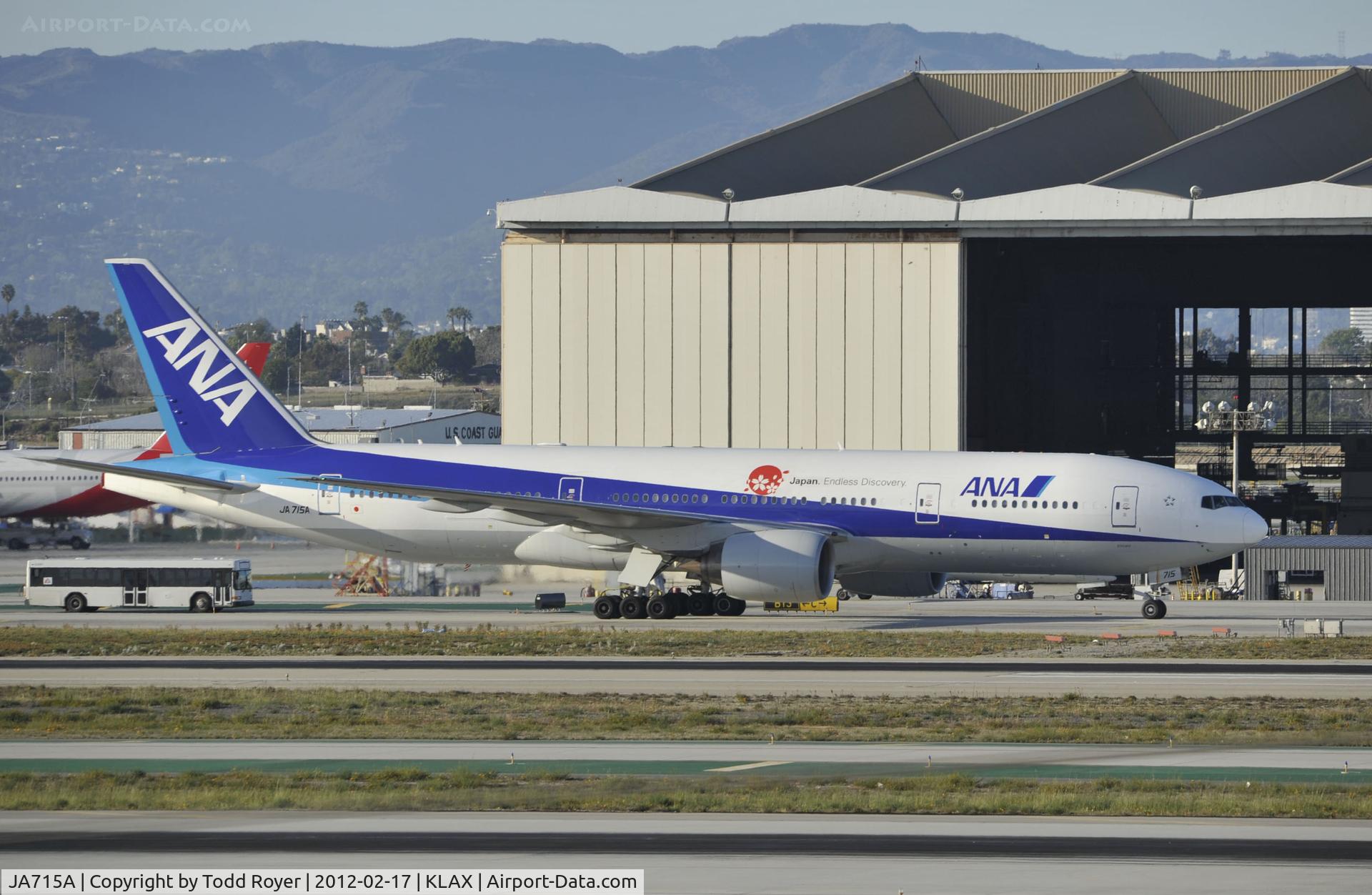 JA715A, 2006 Boeing 777-281/ER C/N 32646, Taxiing to gate