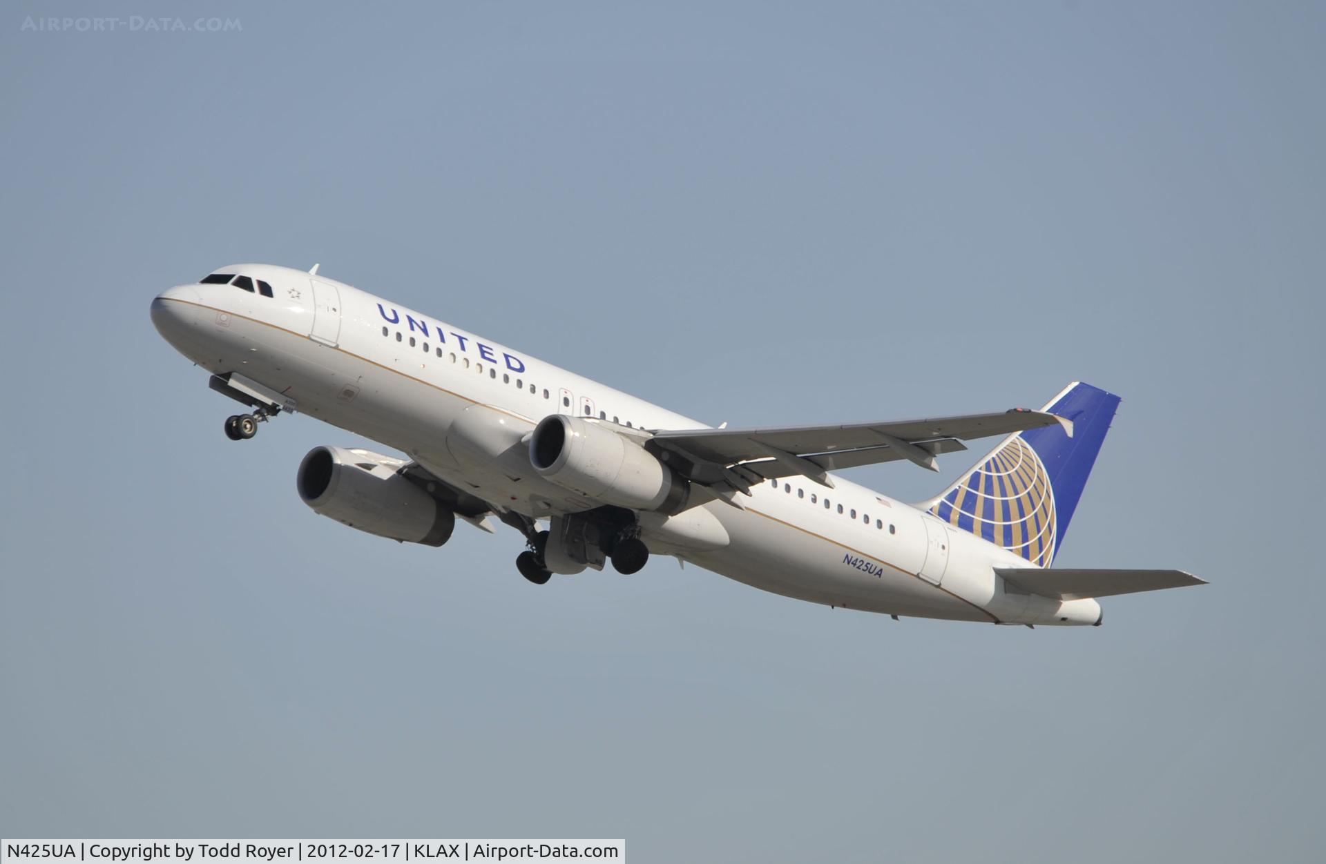 N425UA, 1995 Airbus A320-232 C/N 508, Departing LAX on 25R