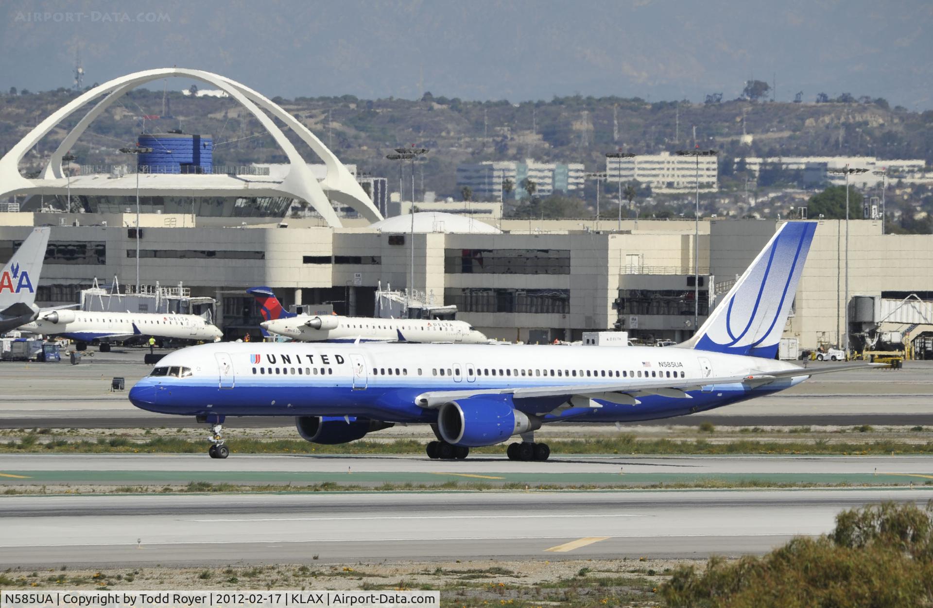 N585UA, 1993 Boeing 757-222 C/N 26709, Arrived at LAX on 25L