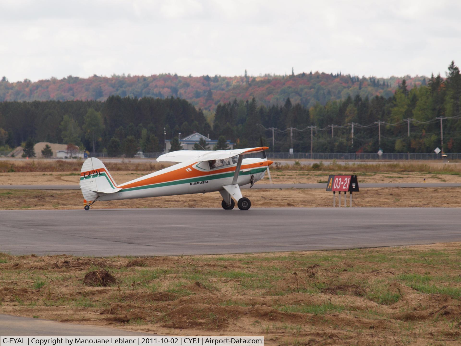C-FYAL, 1946 Luscombe 8A C/N 2206, Taxi way for take-off