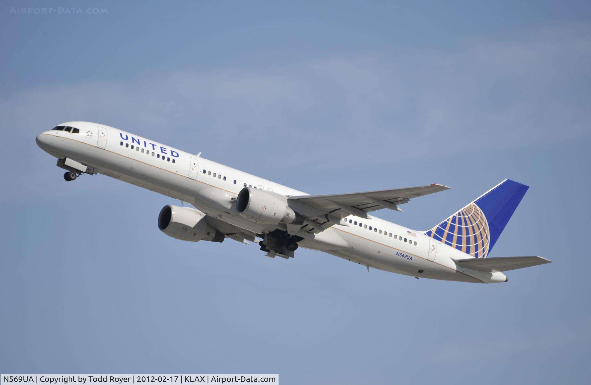 N569UA, 1992 Boeing 757-222 C/N 26677, Departing LAX on 25R