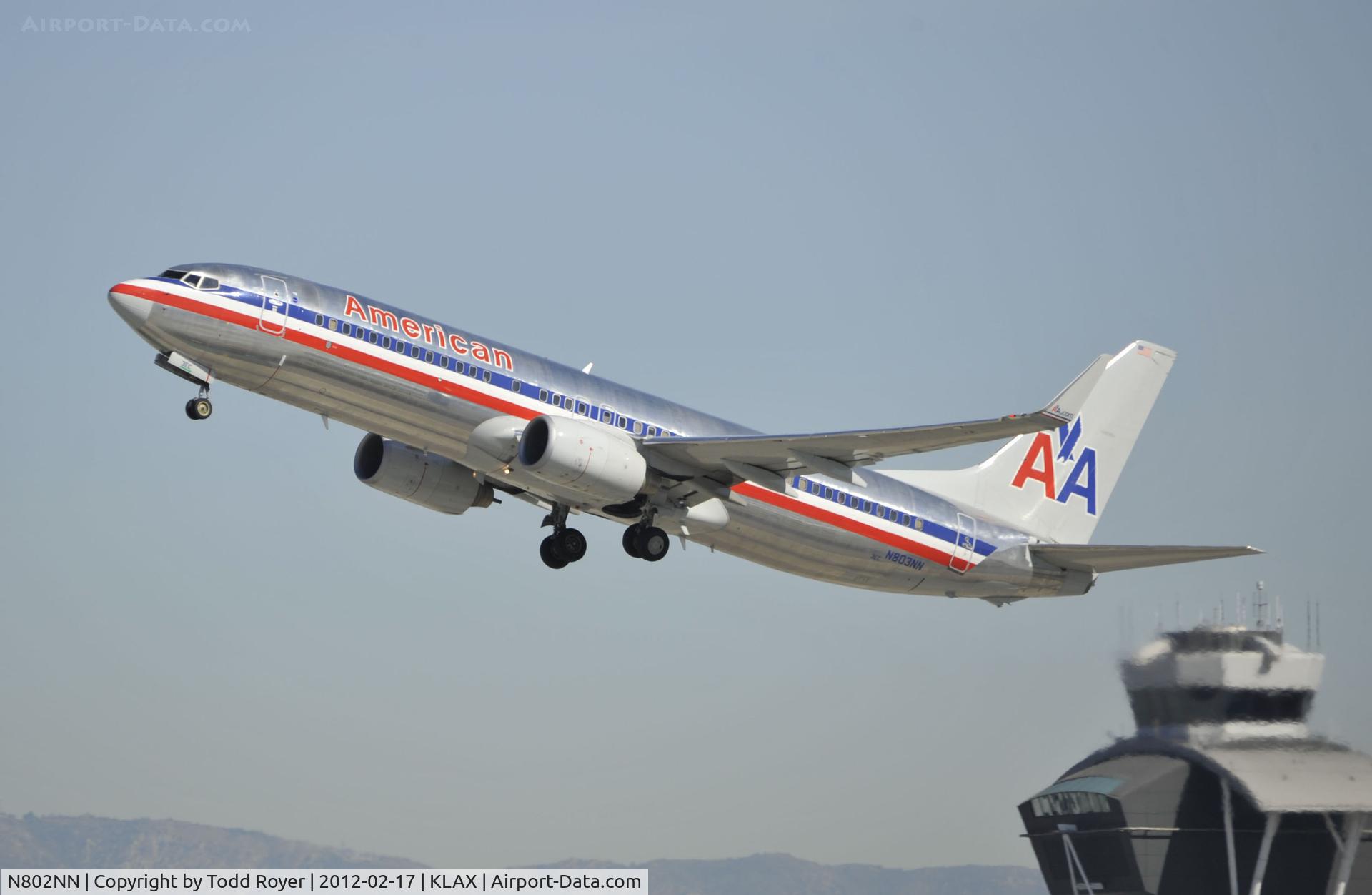 N802NN, 2009 Boeing 737-823 C/N 31073, Departing LAX on 25R