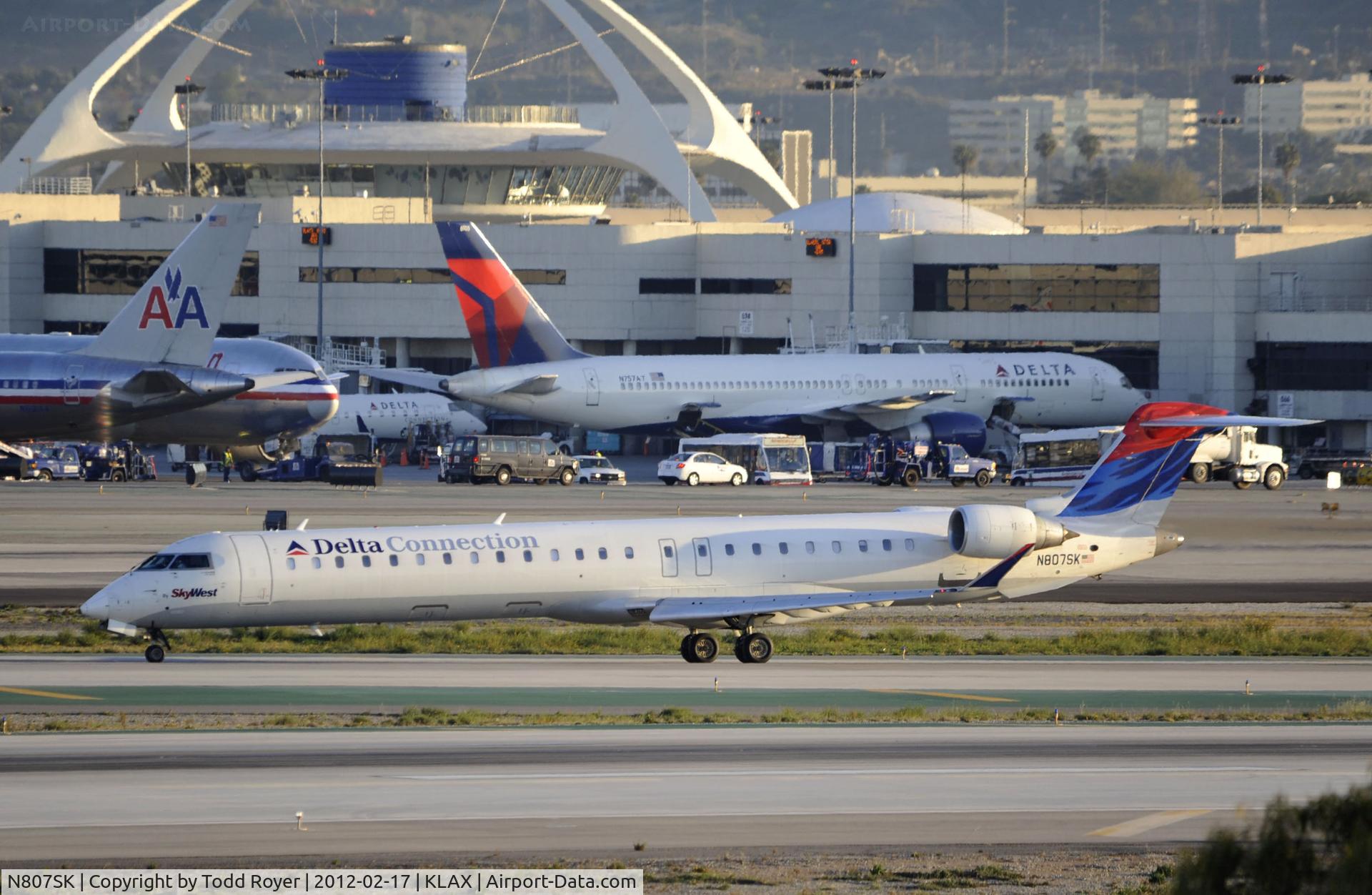 N807SK, 2006 Bombardier CRJ-900ER (CL-600-2D24) C/N 15082, Arrived at LAX on 25L