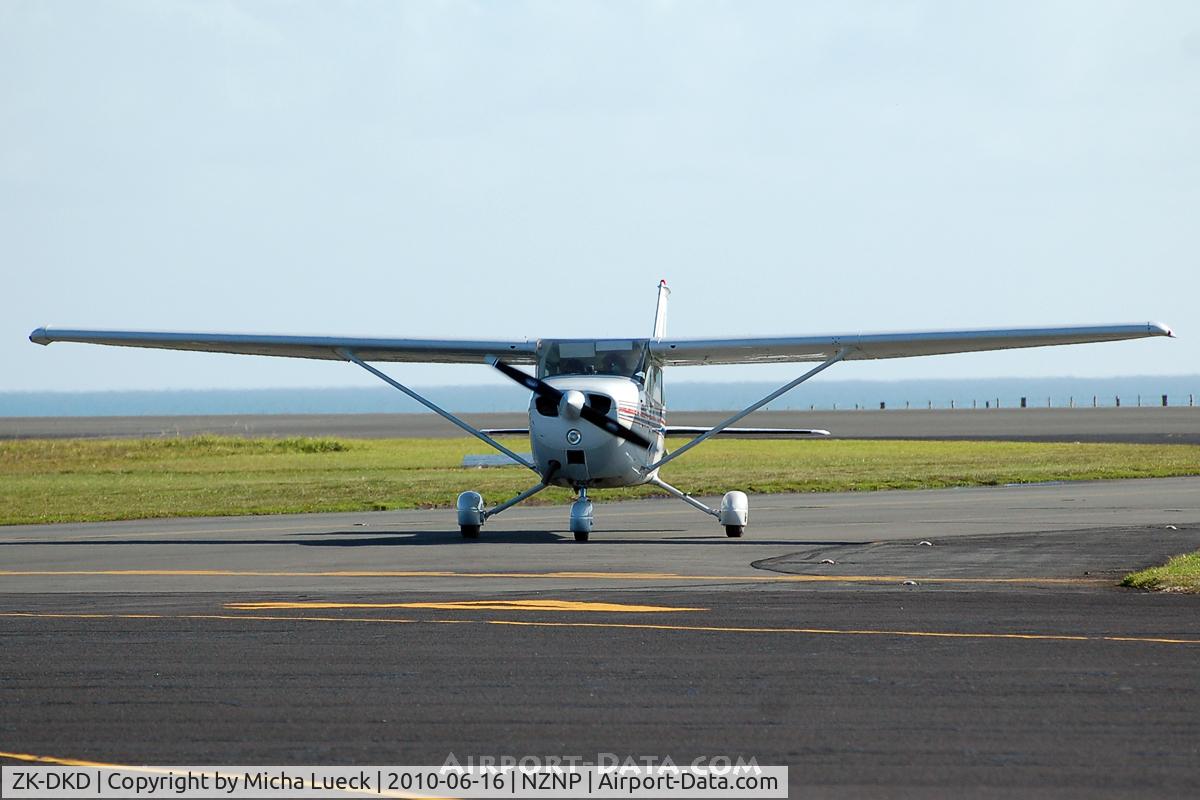 ZK-DKD, Cessna 172M C/N 17261790, At New Plymouth
