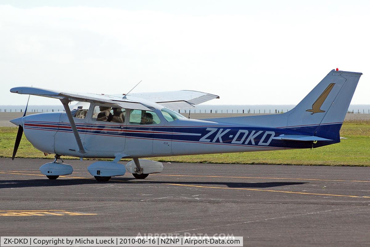 ZK-DKD, Cessna 172M C/N 17261790, At New Plymouth