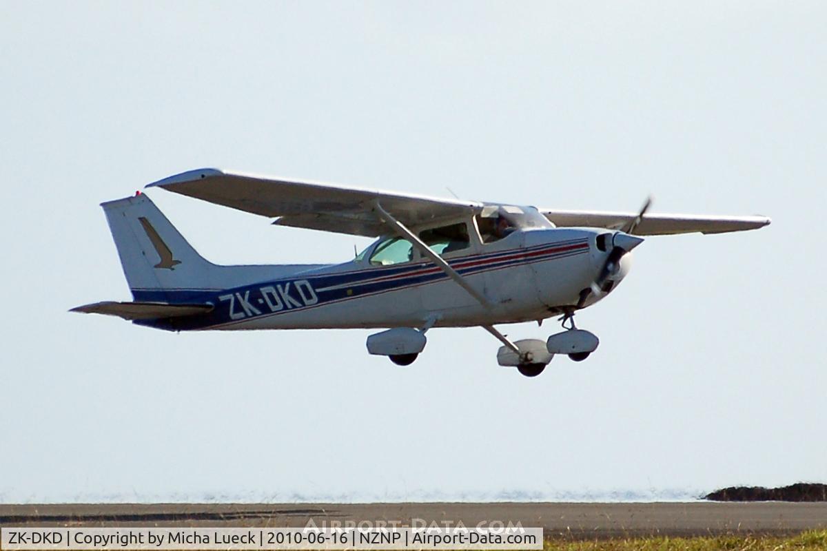 ZK-DKD, Cessna 172M C/N 17261790, At New Plymouth