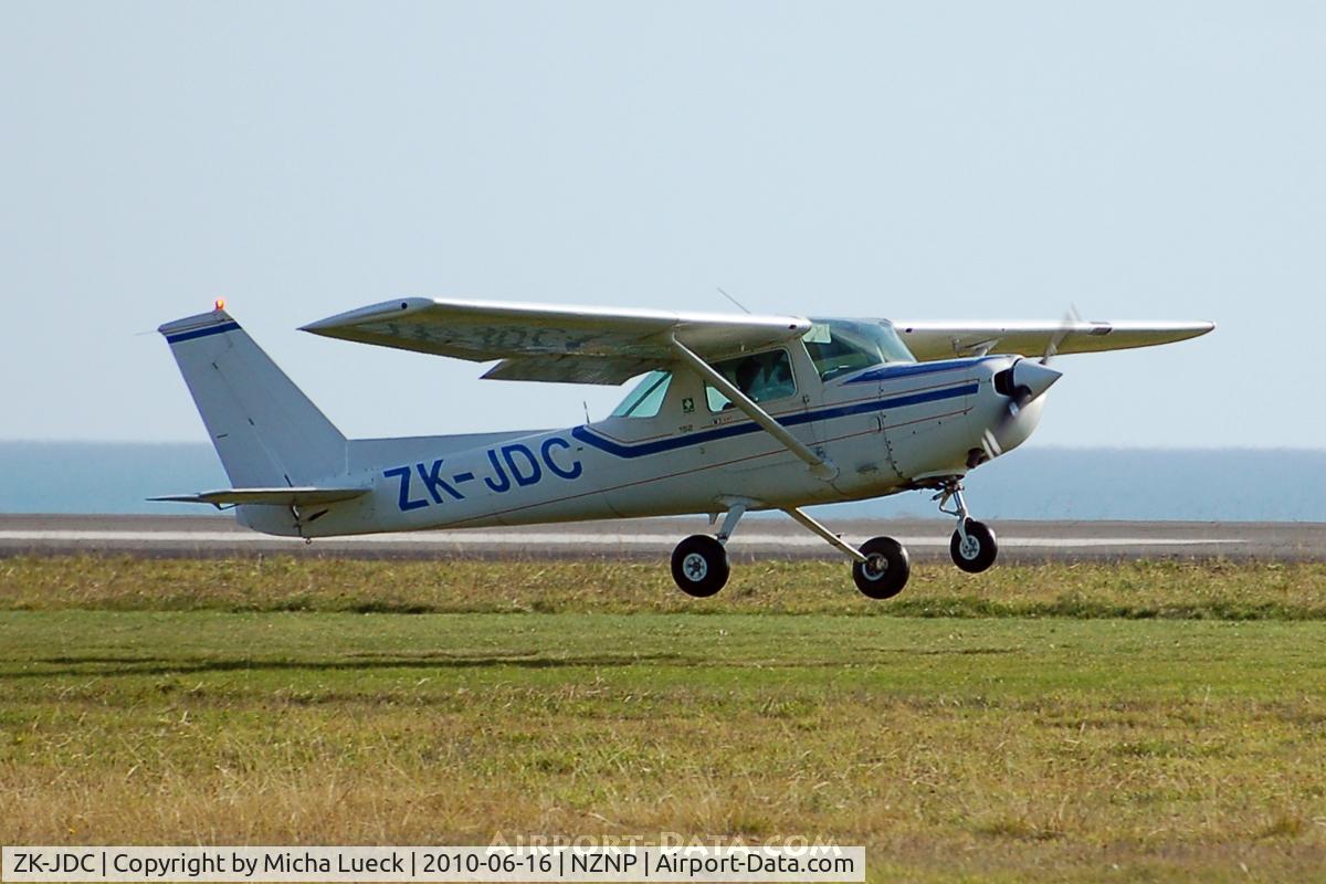ZK-JDC, 1985 Cessna 152 C/N 15286015, At New Plymouth