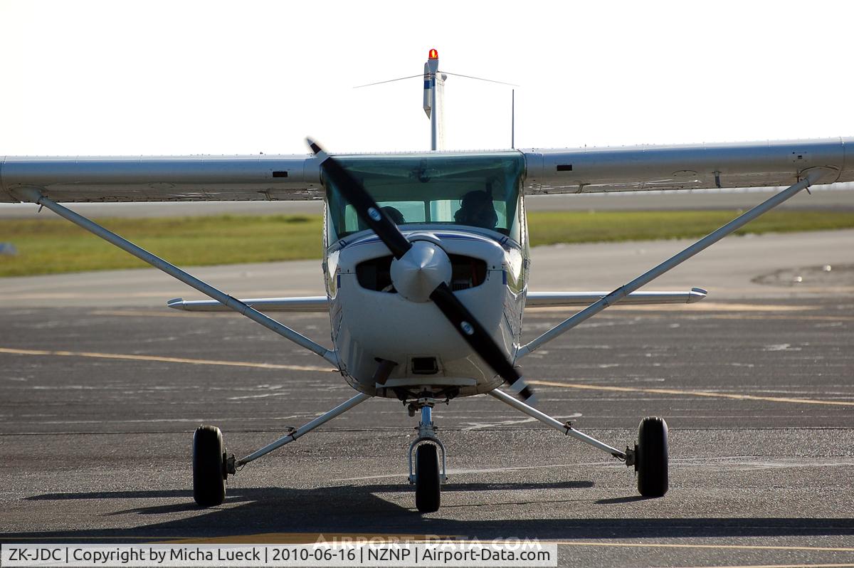ZK-JDC, 1985 Cessna 152 C/N 15286015, At New Plymouth