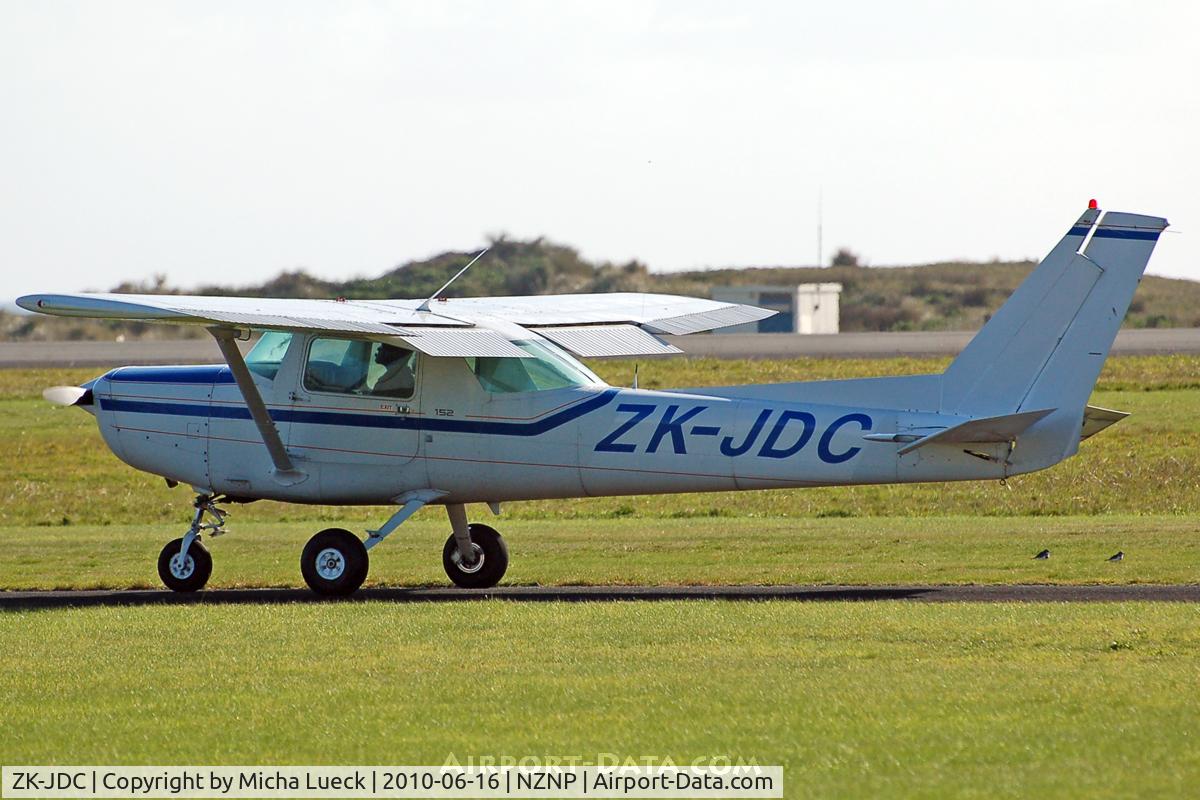 ZK-JDC, 1985 Cessna 152 C/N 15286015, At New Plymouth