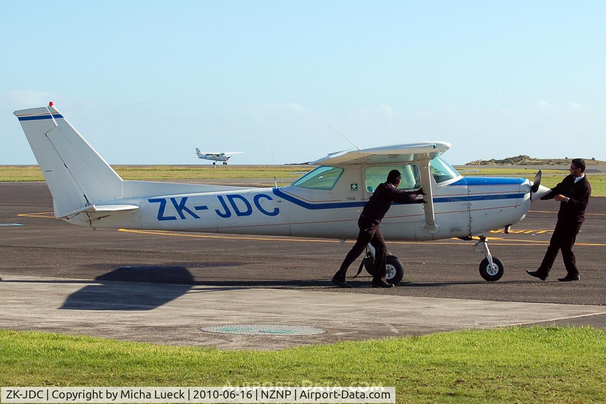 ZK-JDC, 1985 Cessna 152 C/N 15286015, At New Plymouth