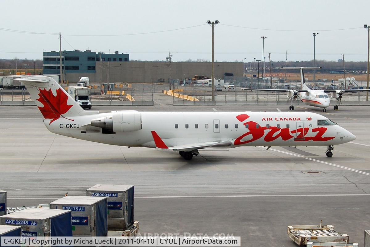 C-GKEJ, 1998 Bombardier CRJ-200ER (CL-600-2B19) C/N 7269, At Montreal