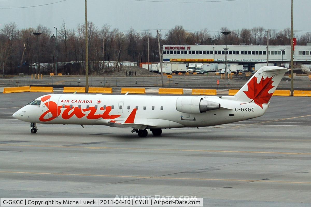 C-GKGC, 1999 Canadair CRJ-200ER (CL-600-2B19) C/N 7334, At Montreal