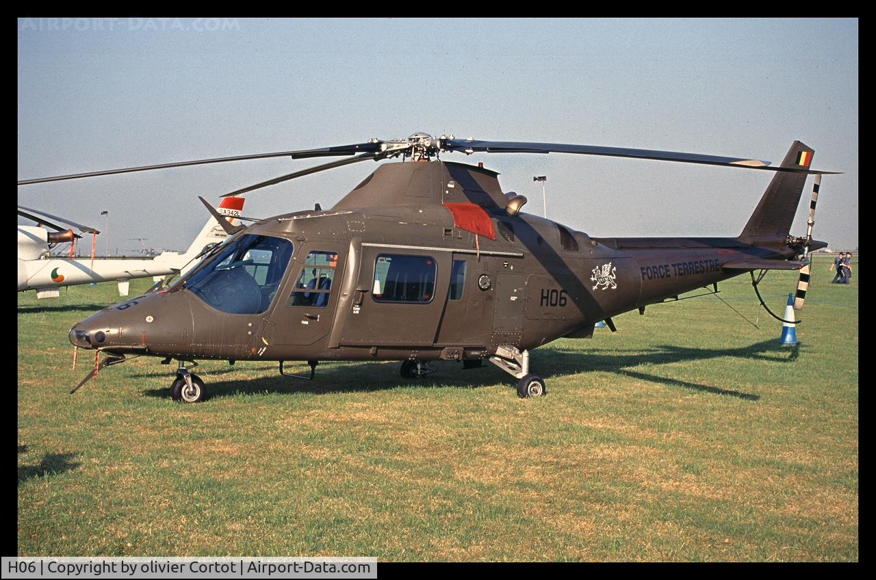 H06, 1992 Agusta A-109BA C/N 0306, RIAT 2001, RAF Cottesmore airbase