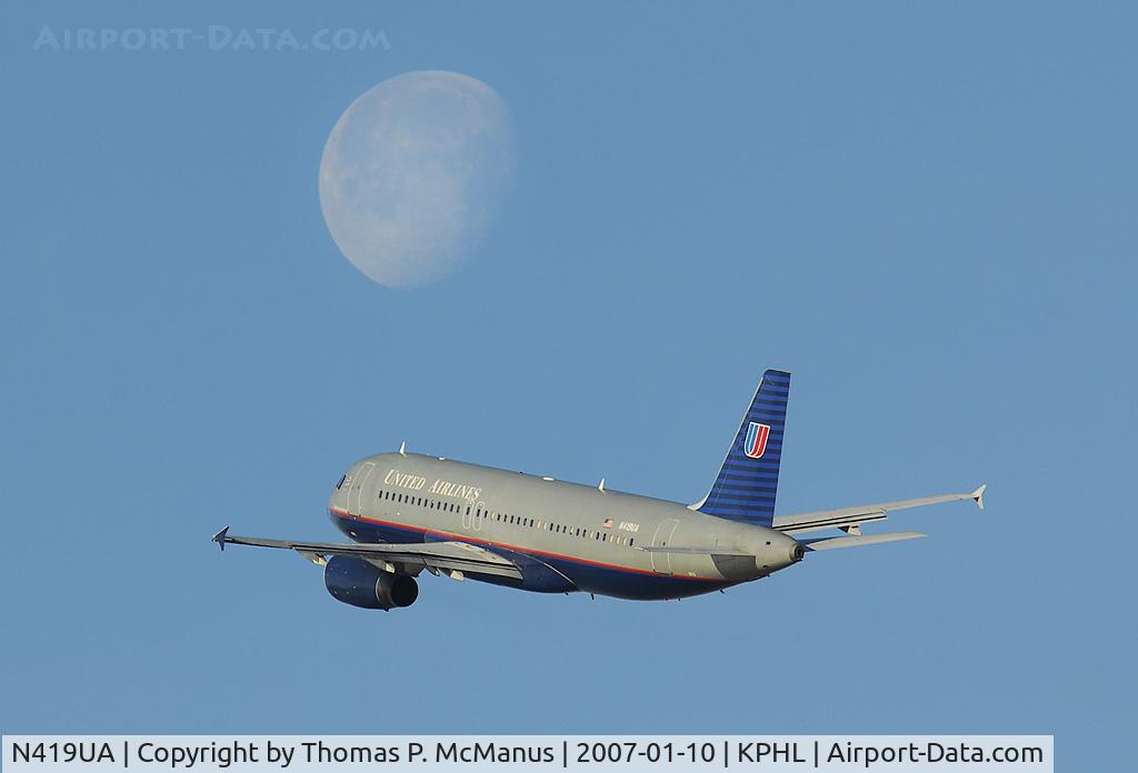 N419UA, 1994 Airbus A320-232 C/N 487, Early morning departure climbing out from 27L at KPHL