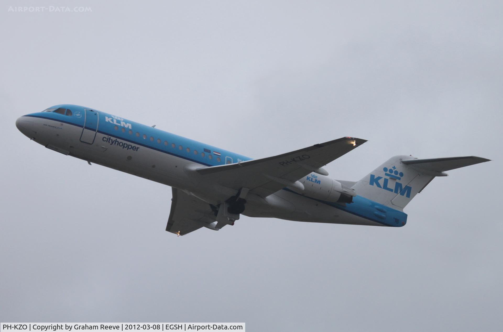 PH-KZO, 1995 Fokker 70 (F-28-0070) C/N 11538, Departing from Norwich.