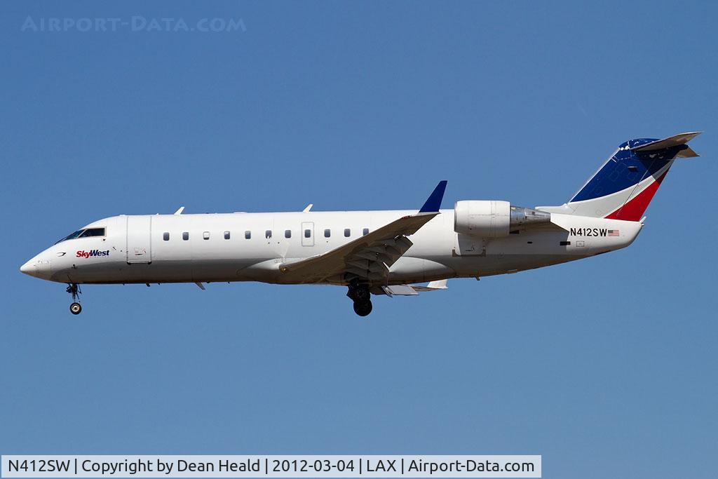 N412SW, 1995 Canadair CRJ-200ER (CL-600-2B19) C/N 7101, SkyWest Airlines N412SW (FLT SKW6275) from Colorado Springs Municipal Airport (KCOS) on short final to RWY 25L.
