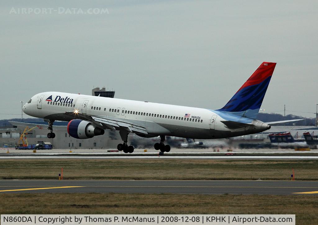 N860DA, 1999 Boeing 777-232 C/N 29951, Touching down on 27R at PHL.