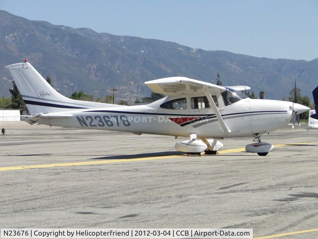 N23676, 1998 Cessna 182S Skylane C/N 18280324, Parked north of Maniac Mike's Cafe