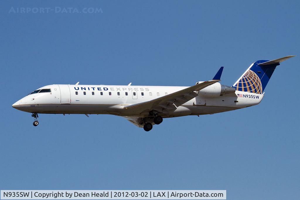 N935SW, 2002 Bombardier CRJ-200LR (CL-600-2B19) C/N 7725, United Express (SkyWest Airlines) N935SW (FLT SKW6270) from El Paso Int'l (KELP) on short final to RWY 25L.