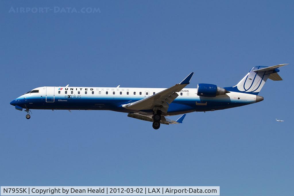 N795SK, 2010 Bombardier CRJ-700 (CL-600-2C10) Regional Jet C/N 10299, United Express (SkyWest Airlines) N795SK (FLT SKW5495) from Seattle-Tacoma Int'l (KSEA) on short final to RWY 25L.