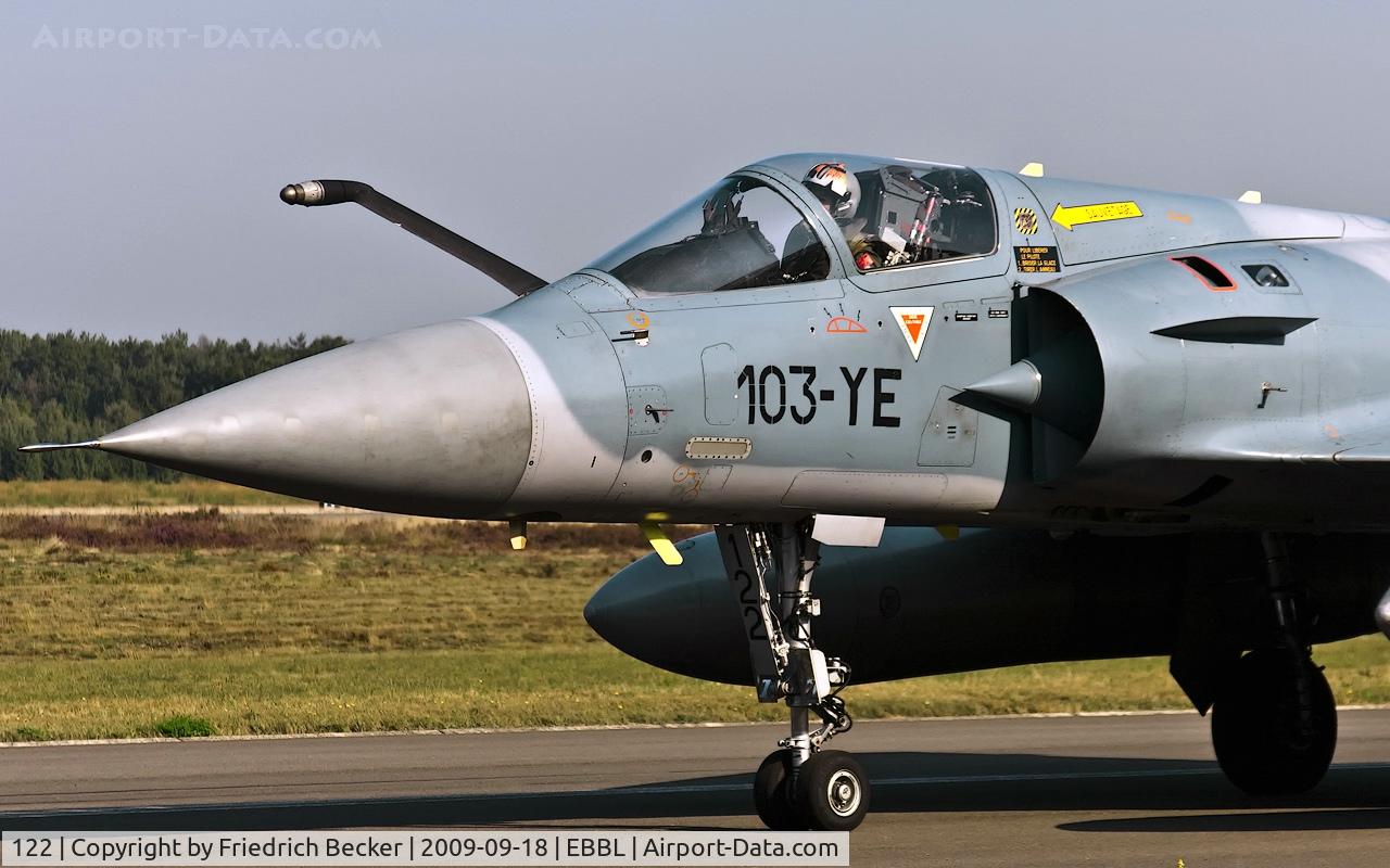 122, Dassault Mirage 2000C C/N 405, taxying to the active