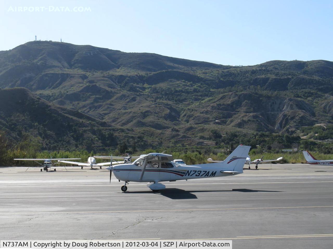 N737AM, 1977 Cessna 172N C/N 17269269, 1977 Cessna 172N SKYHAWK, Lycoming O-320-H2AD 160 Hp, landing roll Rwy 04