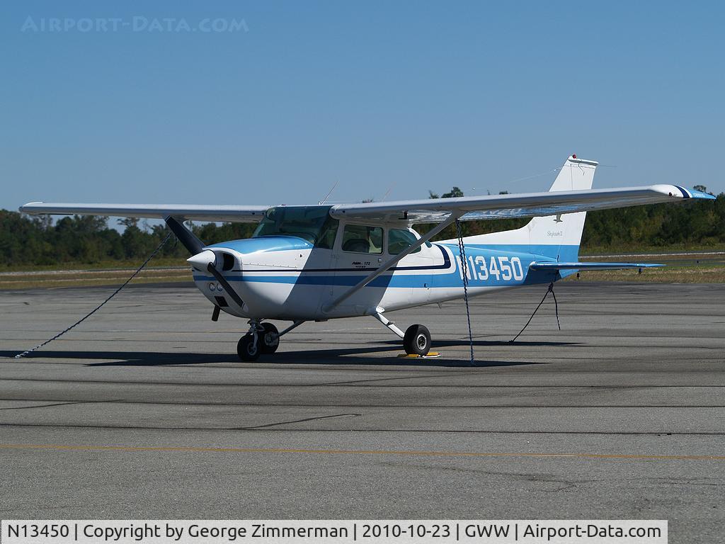 N13450, 1973 Cessna 172M C/N 17262760, Apron parking @ Goldsboro-Wayne
