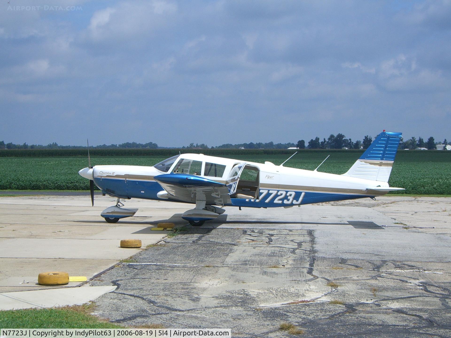 N7723J, 1969 Piper PA-32-260 Cherokee Six C/N 32-1125, A nice Cherokee Six out on the tarmac.