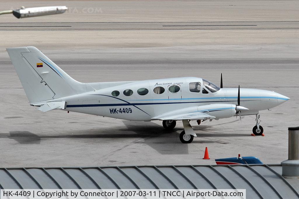 HK-4409, Cessna 414A Chancellor Chancellor C/N 414A0834, Waiting in the hot sun of Curacao.