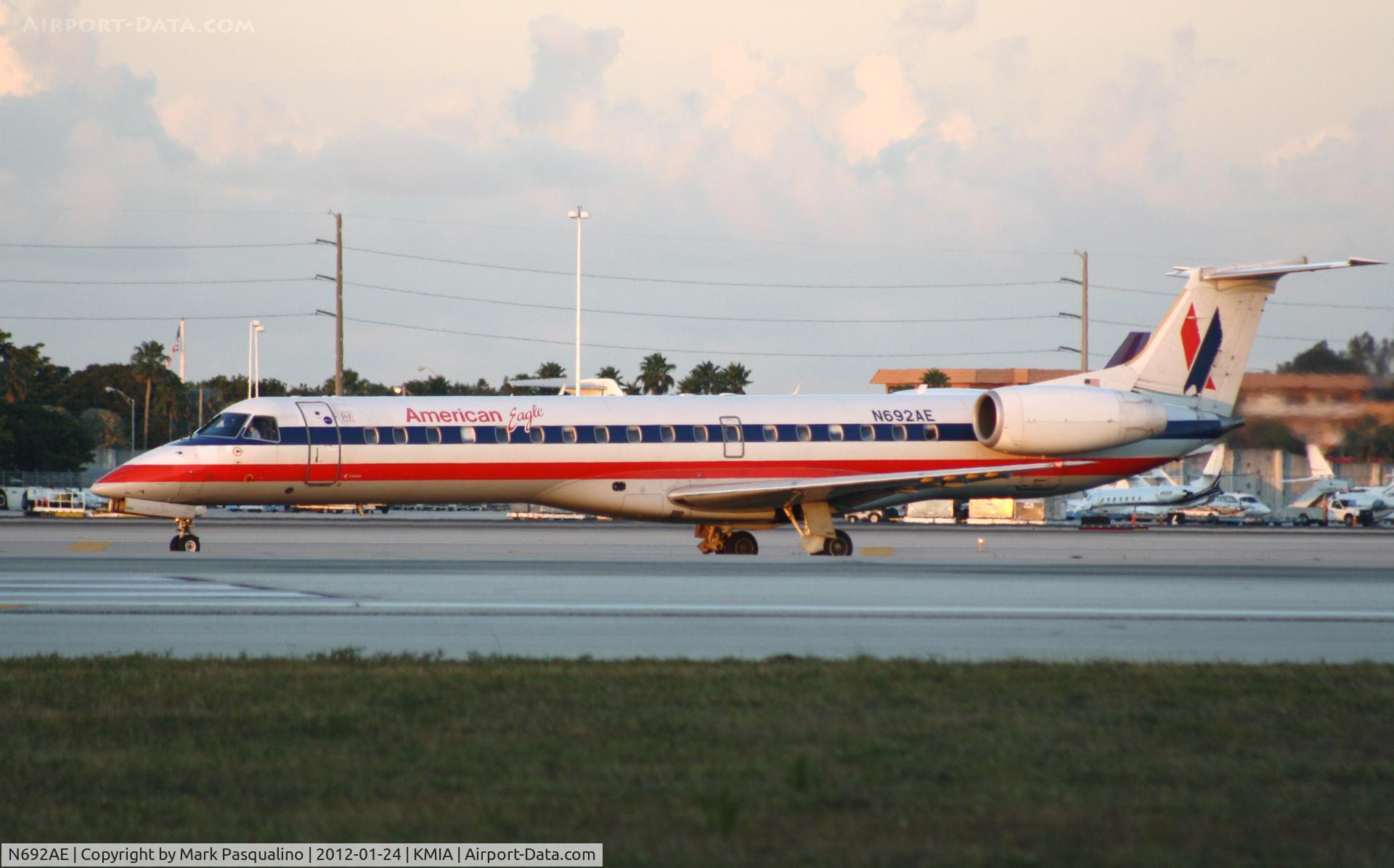N692AE, 2004 Embraer ERJ-145LR (EMB-145LR) C/N 14500866, EMB-145LR