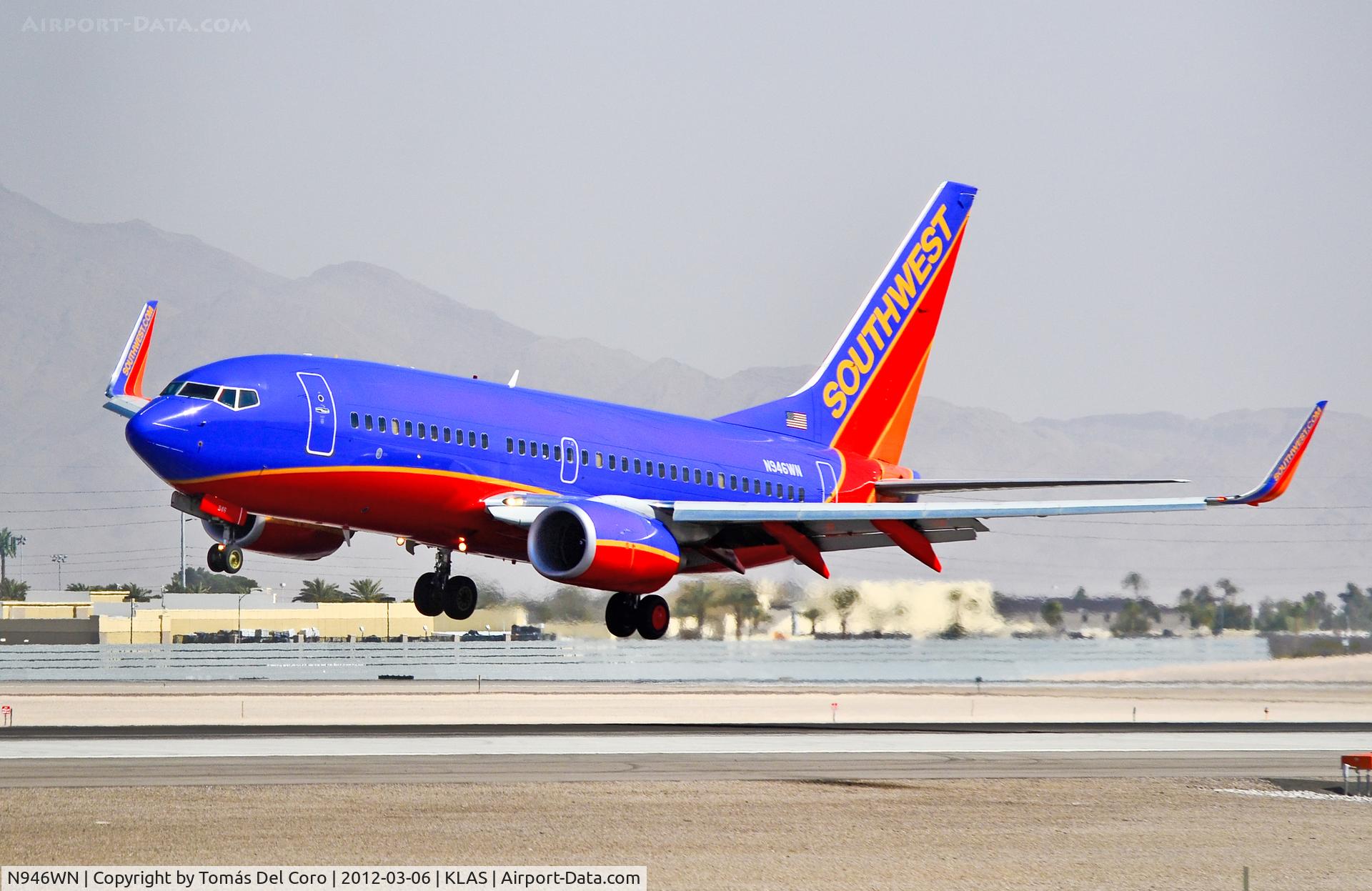 N946WN, 2010 Boeing 737-7H4 C/N 36918, N946WN Southwest Airlines Boeing 737-7H4 C/N 36918

- Las Vegas - McCarran International (LAS / KLAS)
USA - Nevada, March 6, 2012
Photo: Tomás Del Coro