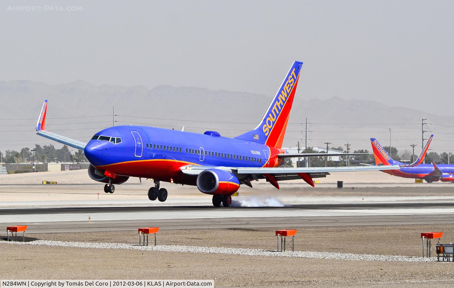 N284WN, 2007 Boeing 737-7H4 C/N 32535, N284WN Southwest Airlines 2007 Boeing 737-7H4 C/N 32535

- Las Vegas - McCarran International (LAS / KLAS)
USA - Nevada, March 6, 2012
Photo: Tomás Del Coro