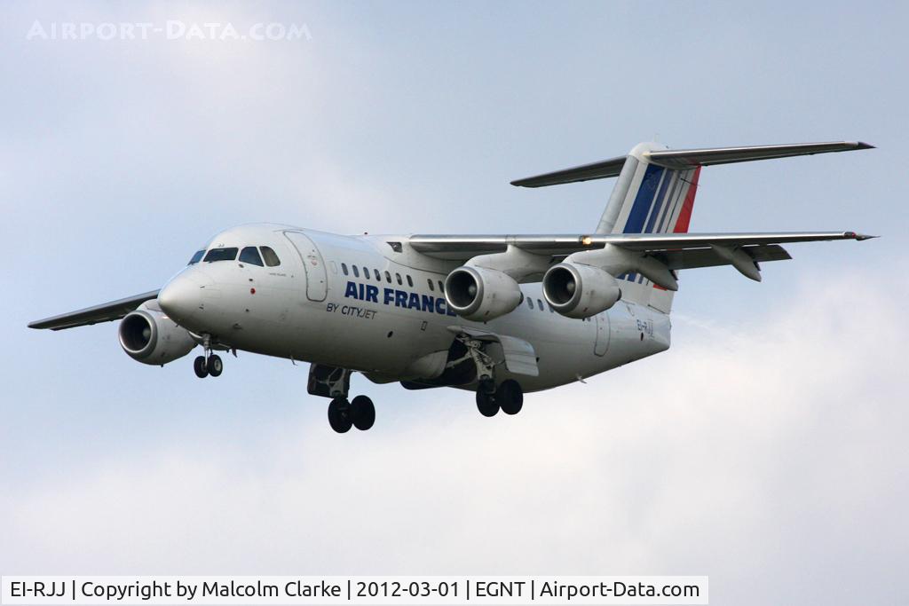 EI-RJJ, 1999 BAE Systems Avro 146-RJ85 C/N E.2347, British Aerospace Avro 146-RJ85 on approach to Runway 25 at Newcastle Airport, March 2012.