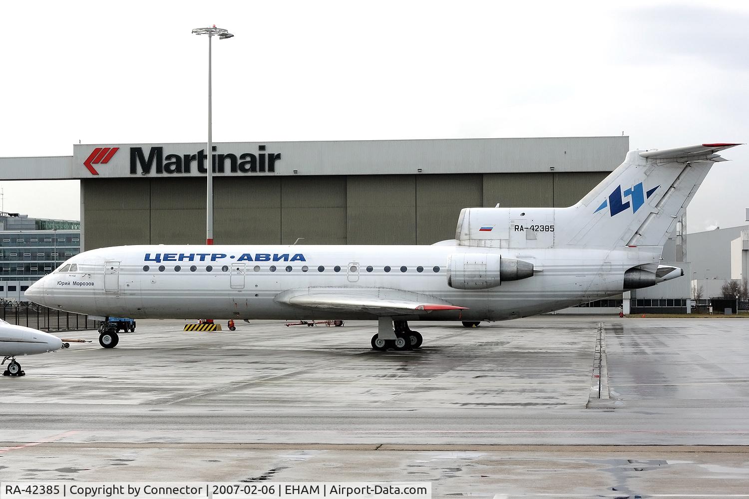RA-42385, 1990 Yakovlev Yak-42D C/N 4520423016309, No description.