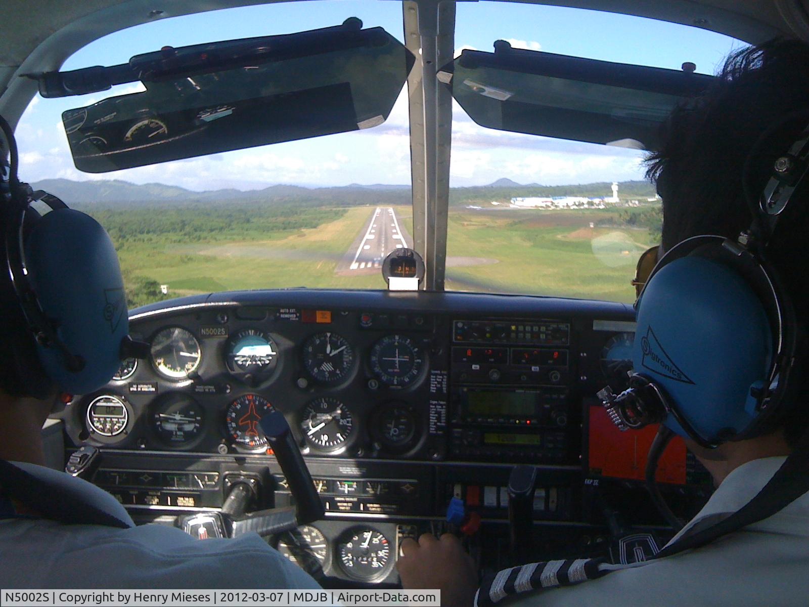 N5002S, 1970 Piper PA-28R-200 Cherokee Arrow C/N 28R-35726, Landing @ MDJB Santo Domingo, DR