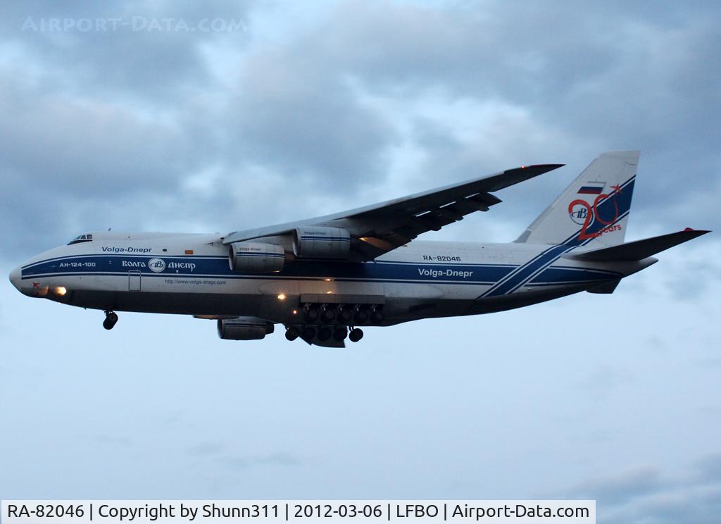RA-82046, 1992 Antonov An-124-100 Ruslan C/N 9773052255117, Landing rwy 32L with special 20th anniversary c/s
