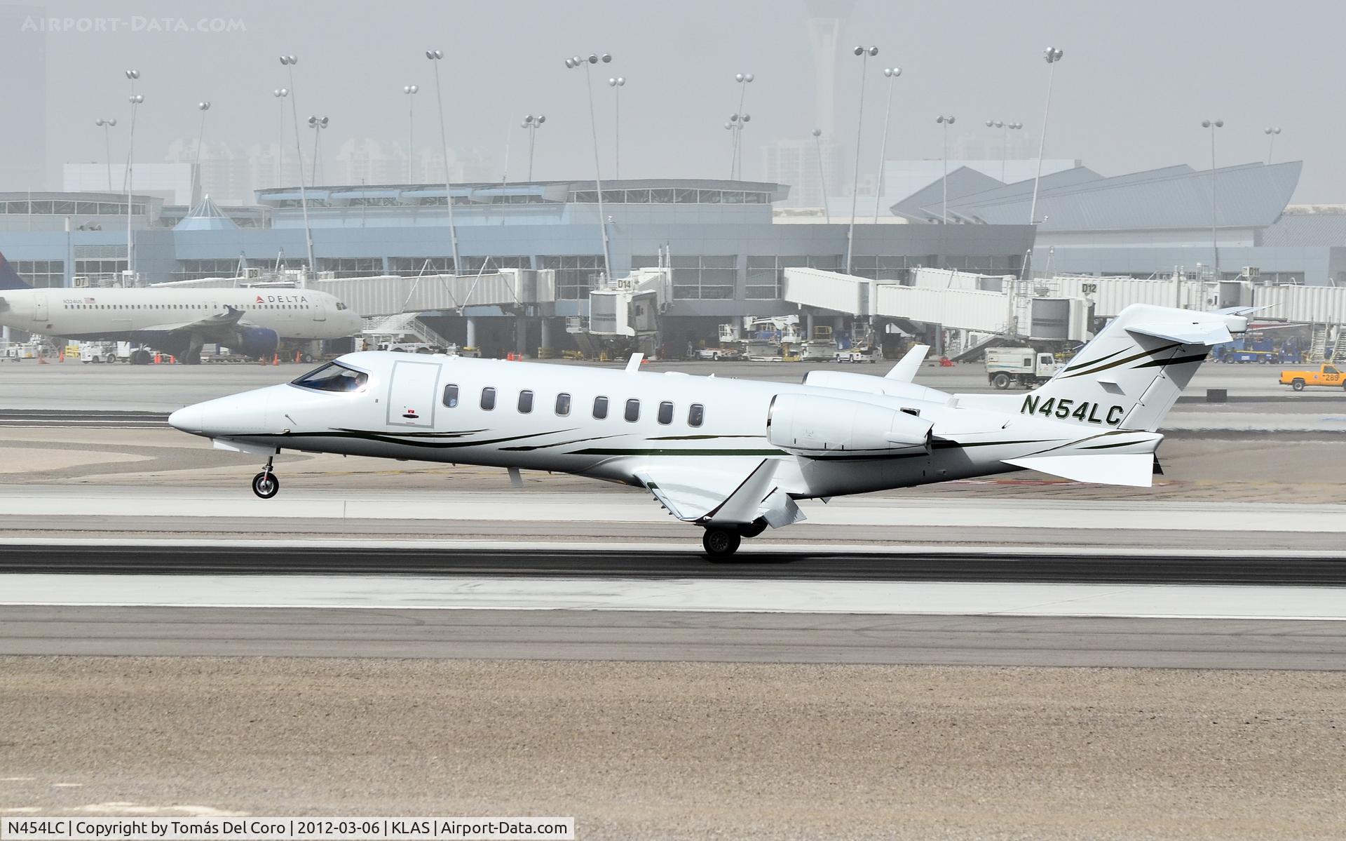 N454LC, Learjet Inc 45 C/N 419, N454LC Learjet 45 C/N 419

Heavy windy day and dust cloud...

- Las Vegas - McCarran International (LAS / KLAS)
USA - Nevada, March 6, 2012
Photo: Tomás Del Coro