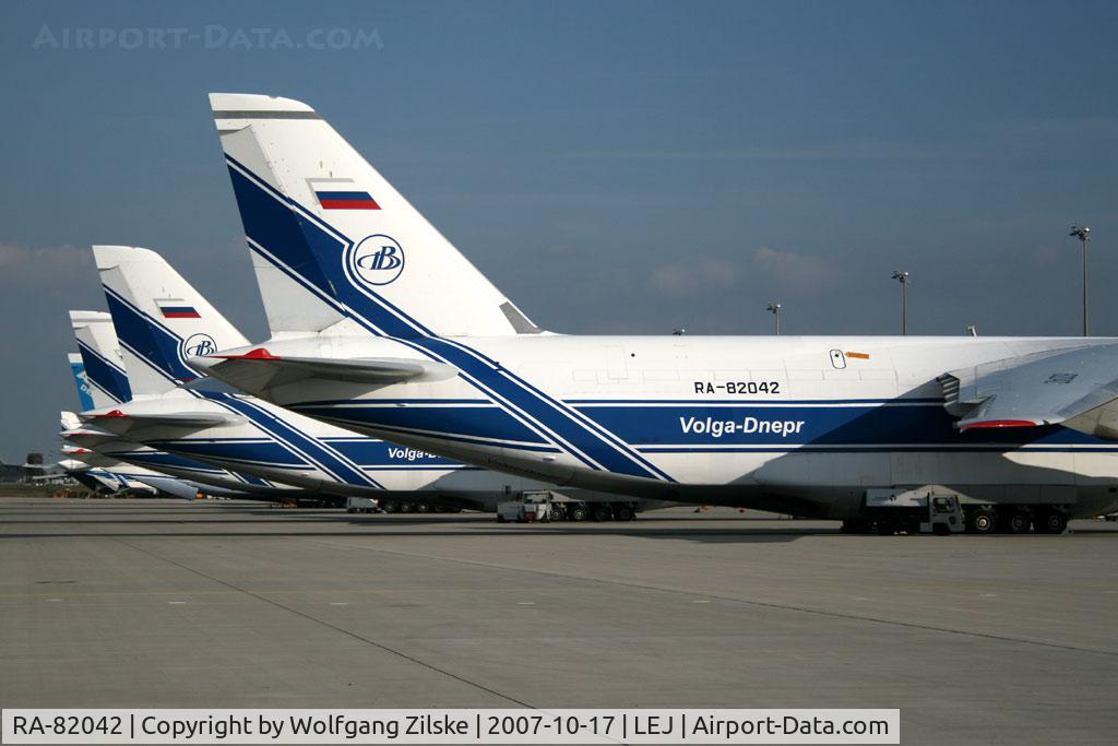 RA-82042, 1991 Antonov An-124-100 Ruslan C/N 9773054055093/0606, 5 x AN 124