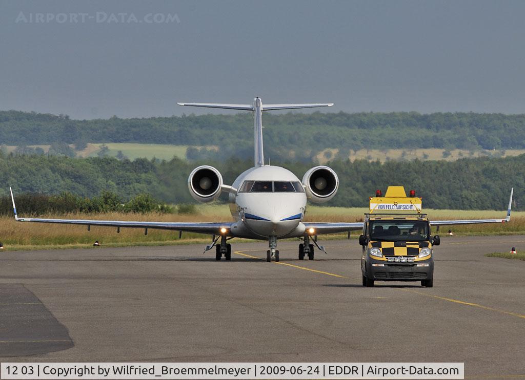 12 03, 1986 Canadair Challenger 601 (CL-600-2A12) C/N 3043, Coming in on Taxiway 