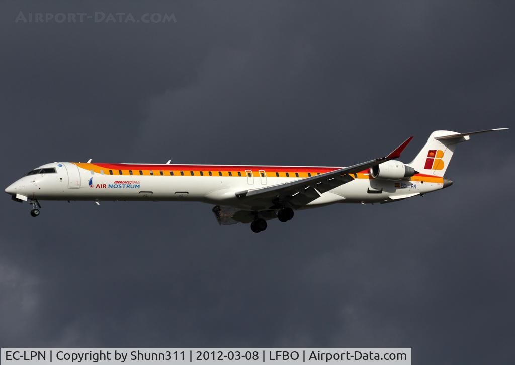 EC-LPN, 2012 Bombardier CRJ-1000ER NG (CL-600-2E25) C/N 19022, Landing rwy 32L