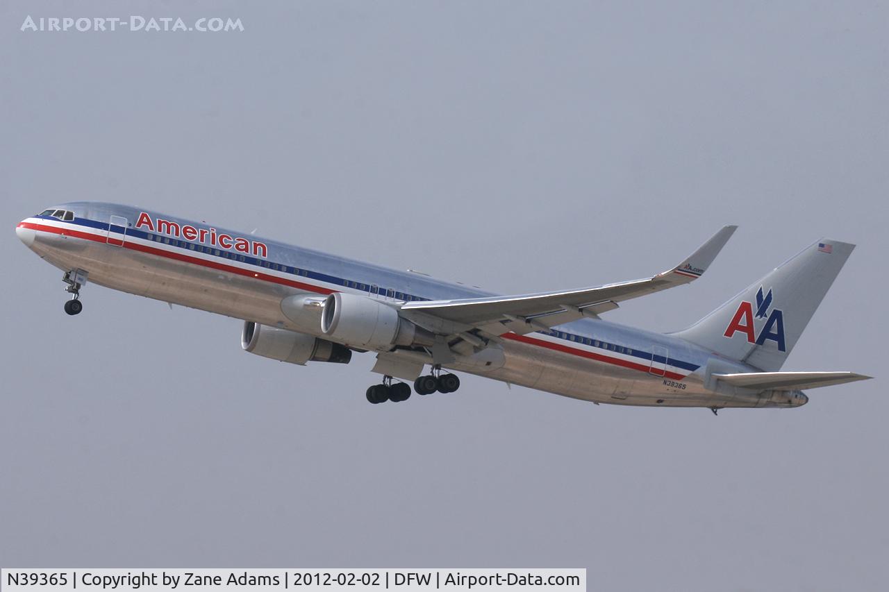 N39365, 1988 Boeing 767-323 C/N 24046, American Airlines at DFW Airport