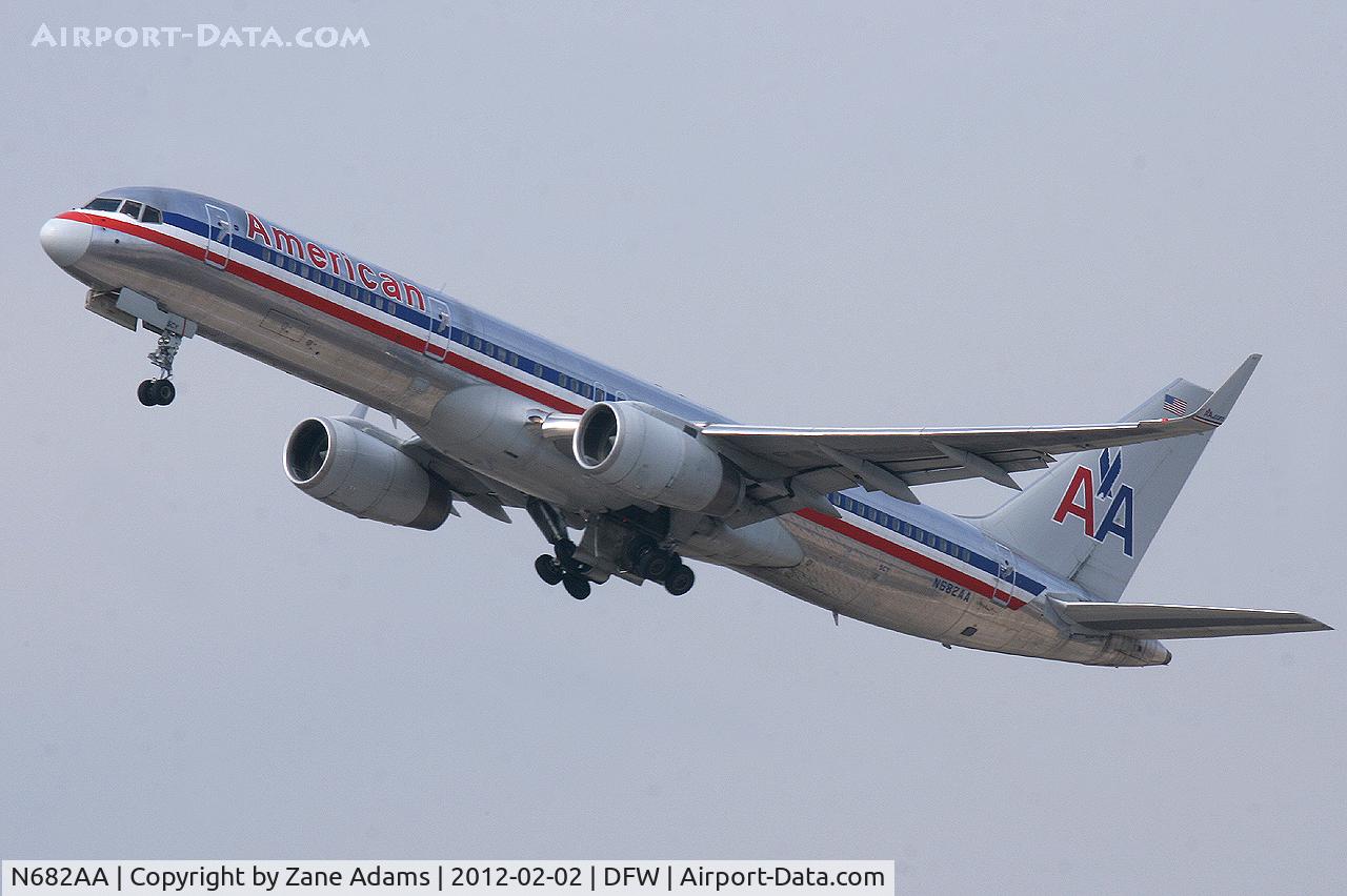 N682AA, 1992 Boeing 757-223 C/N 25339, American Airlines at DFW Airport