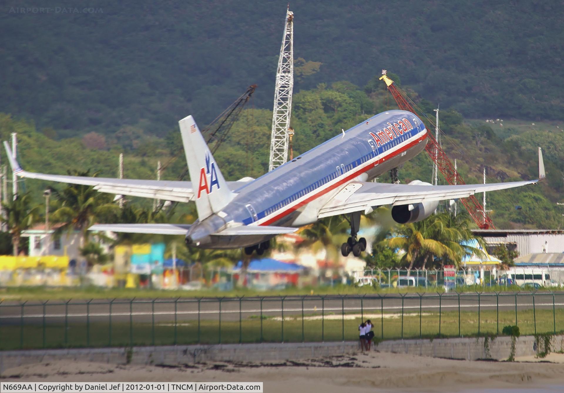 N669AA, 1992 Boeing 757-223 C/N 25334, N699AA