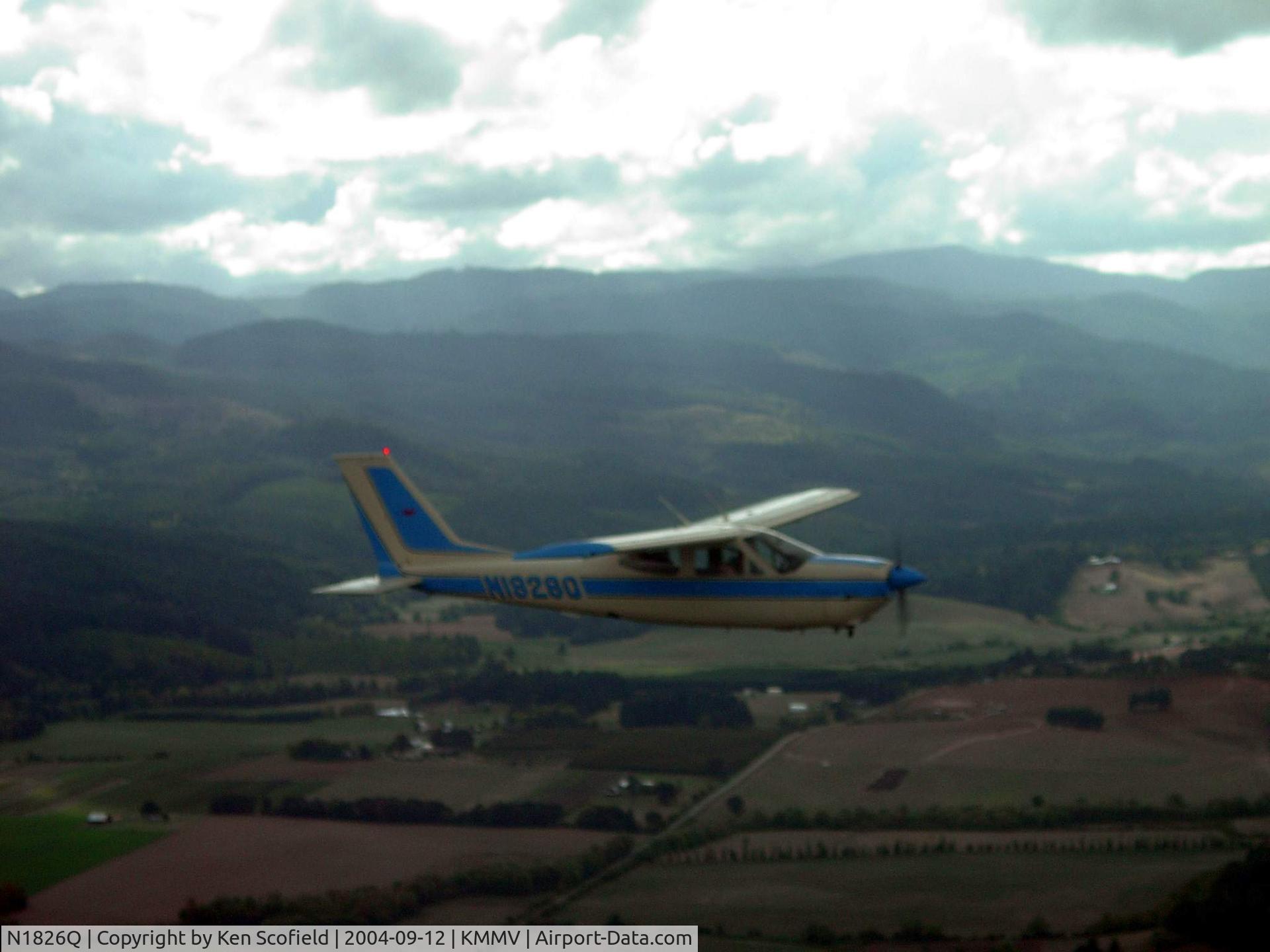 N1826Q, 1971 Cessna 177RG Cardinal C/N 177RG0226, Photo of N1826Q in flight near KMMV in Oregon (Home of the Spruce Goose)