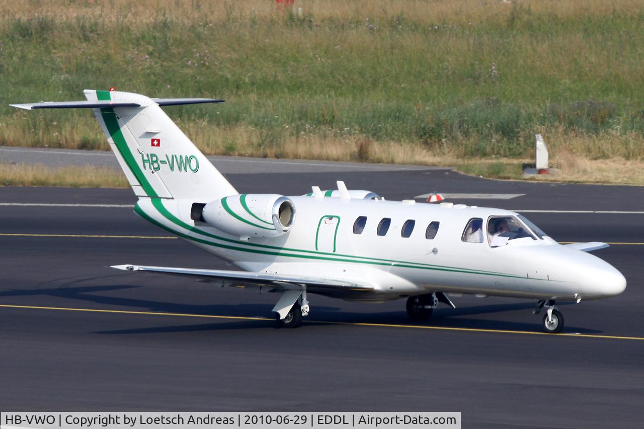 HB-VWO, 2000 Cessna 525 CitationJet CJ1 C/N 525-0391, taxi to RWY
