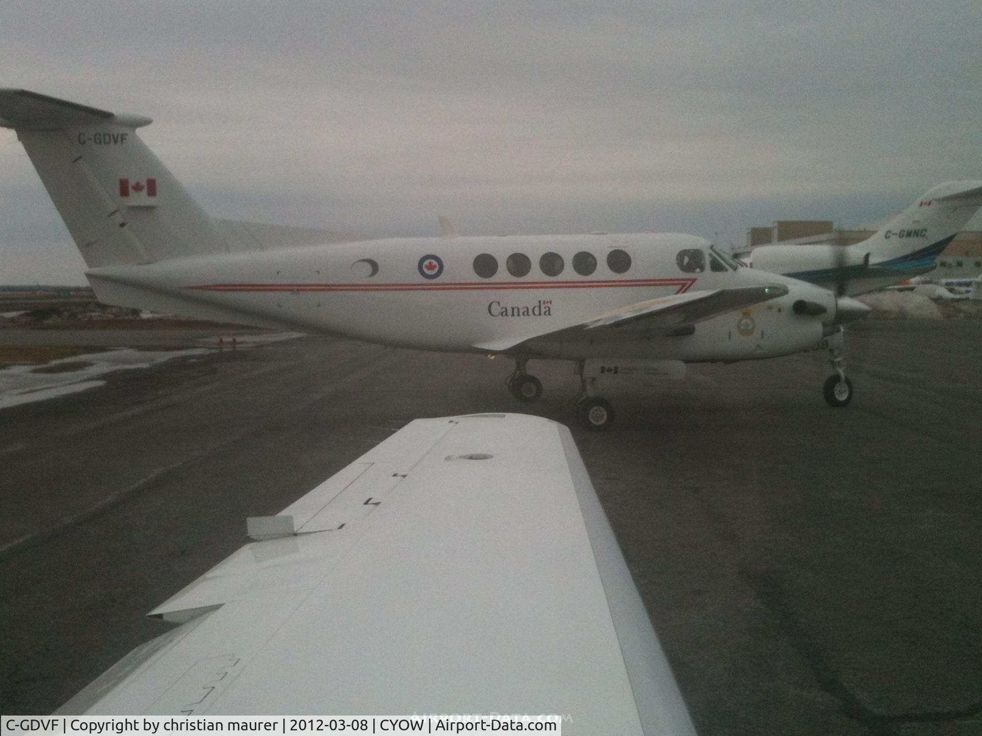 C-GDVF, 2006 Raytheon B200 King Air C/N BB-1940, beech 200 parked on the ramp
