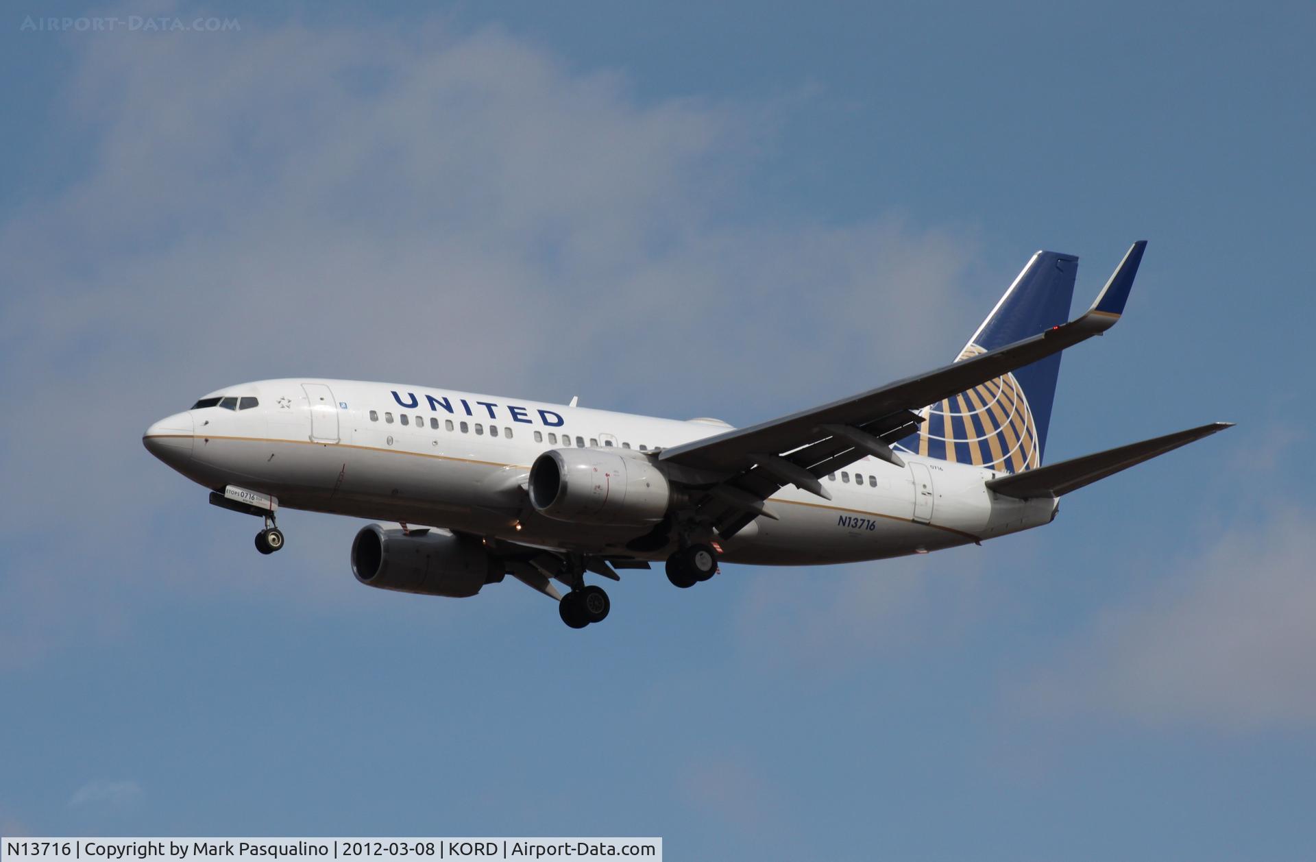 N13716, 1998 Boeing 737-724 C/N 28787, Boeing 737-700