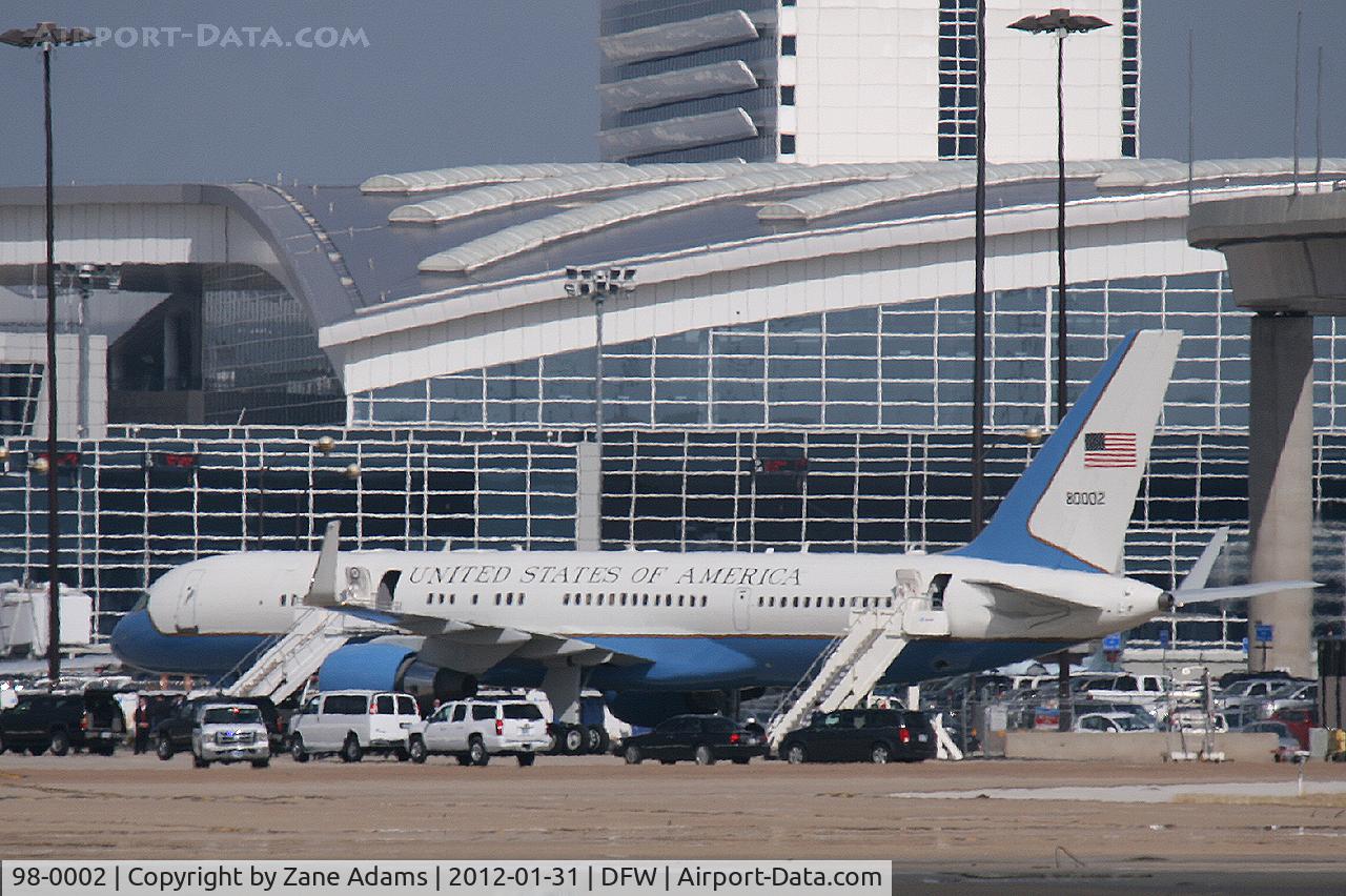 98-0002, 1998 Boeing C-32A (757-200) C/N 29026, Vice President Joe Biden arrives at DFW Airport on Air Force Two